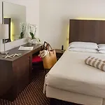Cristina Hotel 3*
