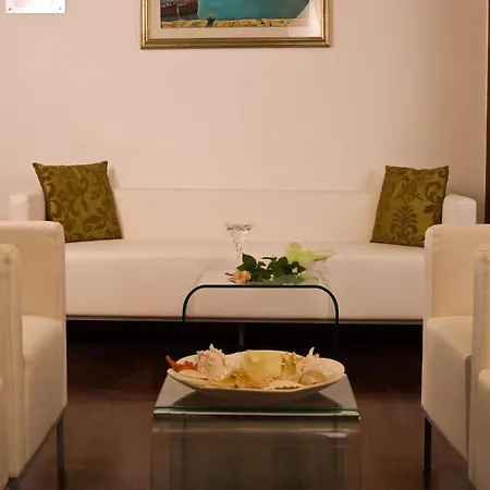 מלון Cristina 3*