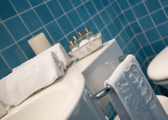 فندق Cristina 3*